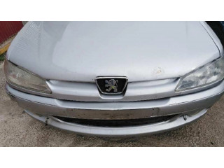 Передняя решётка Peugeot 306        