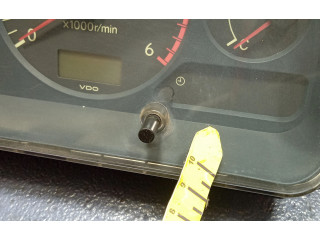 Přístrojová deska  Toyota Avensis T220 1998 83800-85810, 83800-85810  