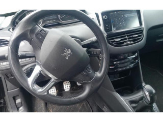 Pojistková skříňka Радио/ проигрыватель  / навигация    Peugeot 208 2014