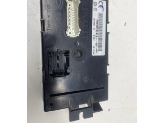 Блок комфорта P8200530976   Renault Trafic II (X83)   