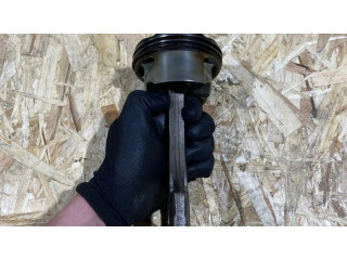 Píst 784323704, 111213690   BMW 5 F10 F11  pro benzínový motor 4.4  