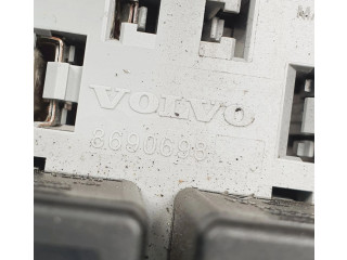  Pojistková skříňka 8690698   Volvo XC90 2008