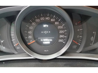 Панель приборов 36011399, 31453103   Volvo V40       