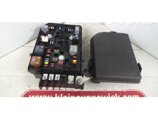 Блок предохранителей 39040849   Vauxhall Astra K    