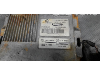 Блок управления двигателем Блок управления 110R-006011   Renault Dacia Duster