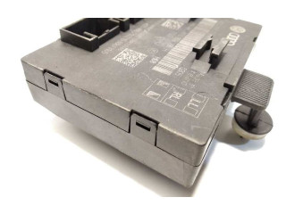 Блок управления дверью    8T0959795Q   Audi A4 Allroad