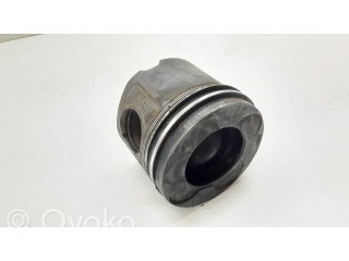 Píst 8487E   BMW 3 E90 E91  pro naftový motor 2.0  