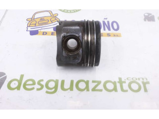 Píst 11257803033, 0840BB   BMW 7 E65 E66  pro naftový motor 2.0  