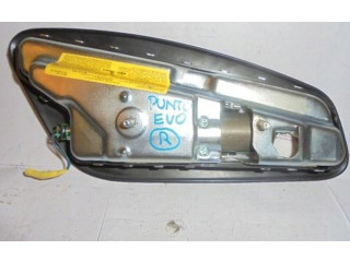 Подушка безопасности в сиденье    Fiat Punto Evo