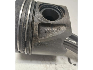Píst 8370B   Mercedes-Benz E C207 W207     