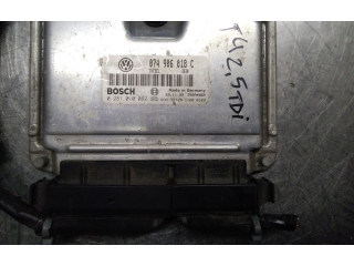 Блок управления двигателя 074906018C, 0281010082   Volkswagen Transporter - Caravelle T4