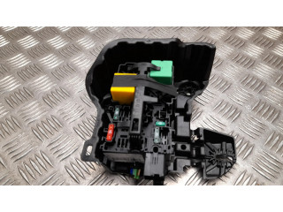 Блок предохранителей  43662601   Opel Corsa F    