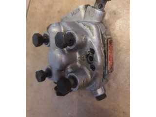 Топливная рампа 0438101035   Audi 80 90 B3  