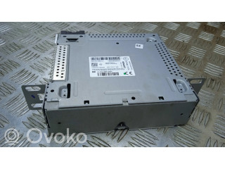 Радио/ проигрыватель CD/DVD / навигация