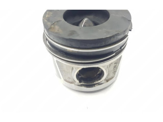 Píst 1211162MA0001, 12111-62MA0-001   Suzuki SX4 S-Cross  pro naftový motor 1.6  