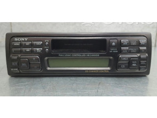 Радио/ проигрыватель CD/DVD / навигация    Audi  A4 S4 B5 8D  1994 - 1999 года