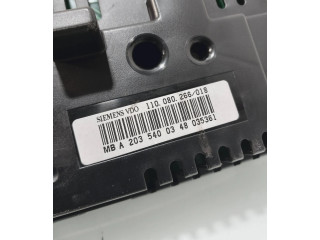 Přístrojová deska  Mercedes-Benz C W203 2004 A2035400348, 110080266018  