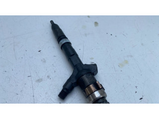 Vstřikovač 2367030030   Toyota Hiace (H200)  pro naftový motor 2.5  