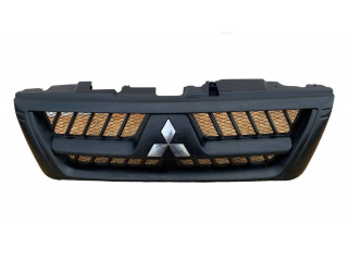 Передняя решётка Mitsubishi Pajero 2003-2006 года MN117713      