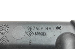 Vstřikovací lišta 9676020480   Peugeot 2008 I  pro benzínový motor 1.2 hm01 