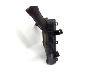 Интеркулер  8ML376729571, 99000956   Volkswagen Touareg II 