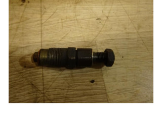 Форсунка 1531067G12, 1531067G12    Suzuki Grand Vitara I  RFT 