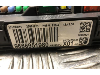   Pojistková skříňka 657077, 657077   Peugeot 207 2011
