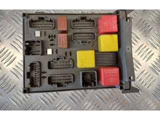 Блок предохранителей 8200004201E, 8200283817   Renault Espace -  Grand espace IV    