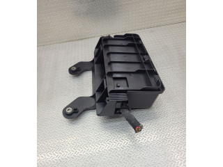 Блок предохранителей 30659177   Volvo V40 Cross country    