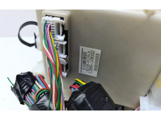   Pojistková skříňka 8273005150B   Toyota Avensis T270 2010