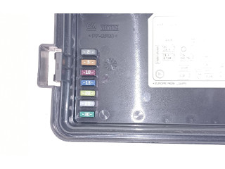 Блок предохранителей  95202895   Opel Antara    