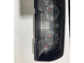 Přístrojová deska  Audi 200 1986 88311079  