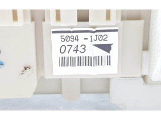   Pojistková skříňka 827300F052, 827300F101   Toyota Verso 2009