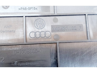   Pojistková skříňka 1K0937118, 1K0937132F   Skoda Superb B6 (3T) 2014