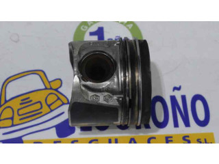 Píst 7701479102   Renault Trafic I  pro naftový motor 2.0  