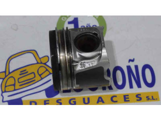 Píst 7701479102   Renault Trafic I  pro naftový motor 2.0  