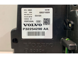 Přístrojová deska  Volvo XC60 2018 32254290  