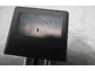   Pojistková skříňka 0015426519, 0332002197   Mercedes-Benz C W202 1997
