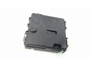 Блок предохранителей 6928945   BMW X3 E83    