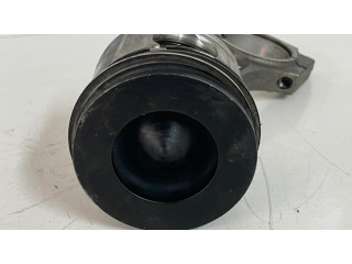 Píst 7803033, 7807345   BMW 3 E92 E93  pro naftový motor 2.0  