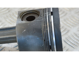 Píst    BMW 5 E39  pro naftový motor 2.5 M57 D25 (256D1) 