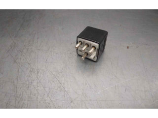   Pojistková skříňka 0015426819   Mercedes-Benz E W124 1990