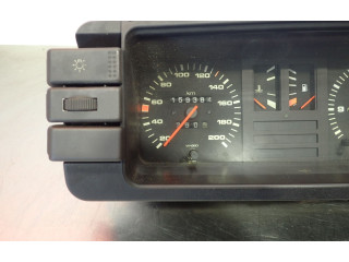 Панель приборов 8111733181117332   Audi 80 90 B2       