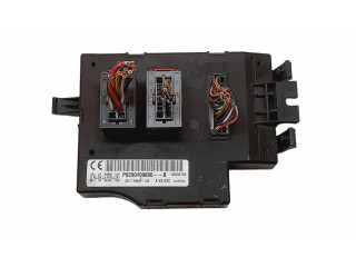 Блок комфорта P8200409680, 28117960   Renault Trafic II (X83)   