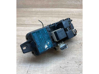 Блок предохранителей MB953355, MR318828   Mitsubishi Space Star    