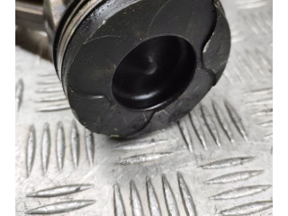 Píst 31339996, 31401216   Volvo V60    D 5204 T2 