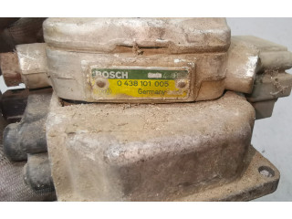 Vstřikovací lišta 0438121011, 026133353   Audi 80 90 B3     