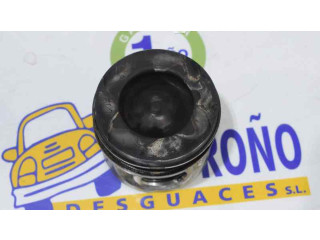 Píst 7701479102   Renault Trafic I  pro naftový motor 2.0  