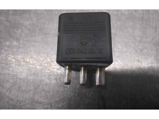  Pojistková skříňka 0015426819   Mercedes-Benz E W124 1990