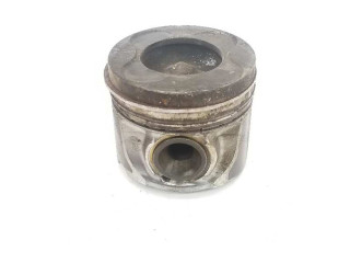 Píst 11257787063   BMW X5 E53  pro naftový motor 3.0  